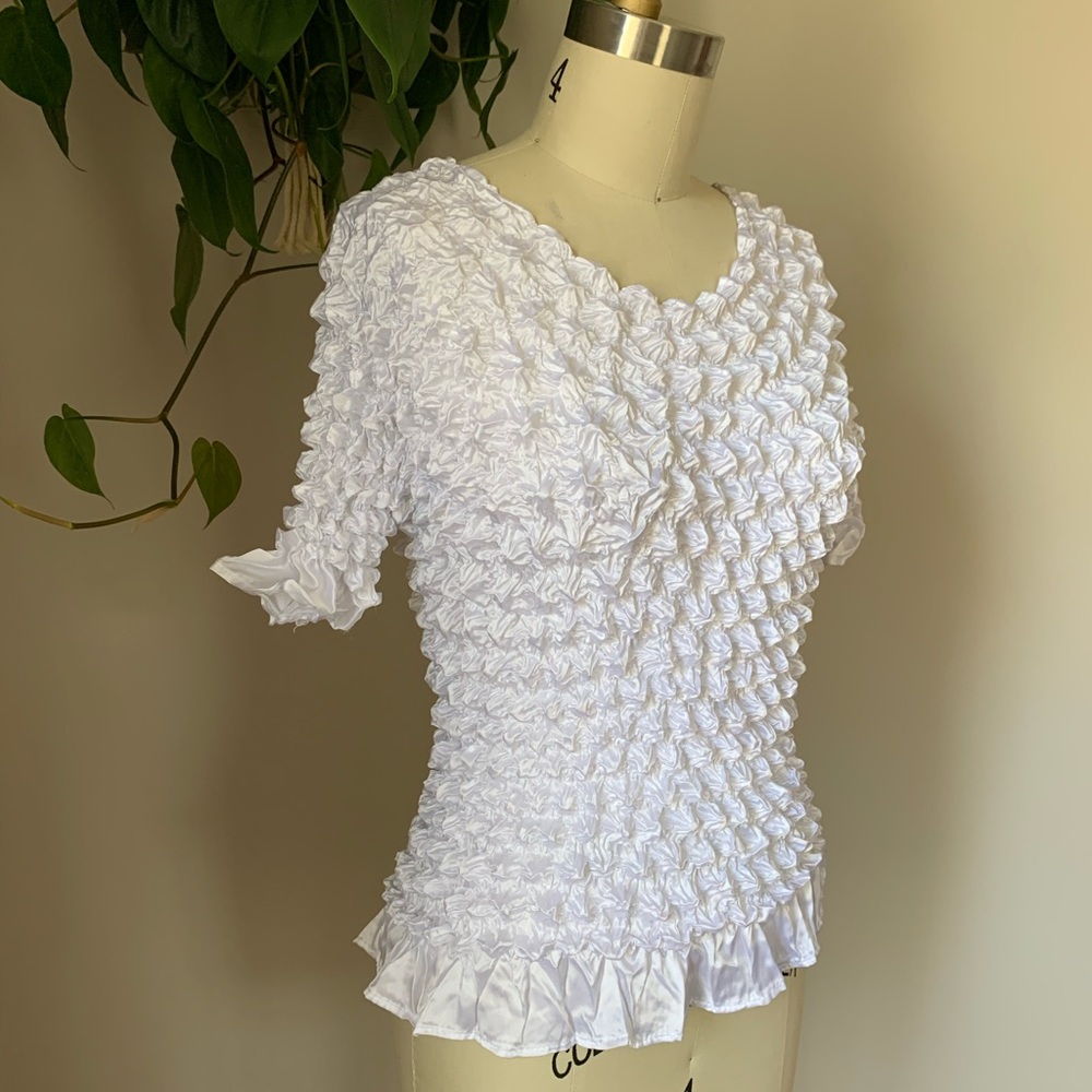 🌼3/$25 White Vintage 1990's FC Ruffle Popcorn Top